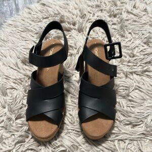 Tom’s Ava cork heel with black leather